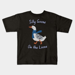 Silly goose on the loose Kids T-Shirt